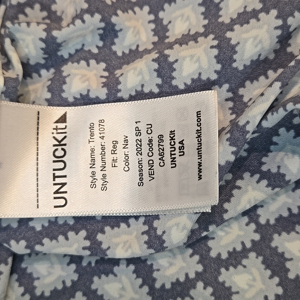 UNTUCKit Men's Navy and White Geometric Shirt Size XXL. Short Sleeves - Picture 4 of 8